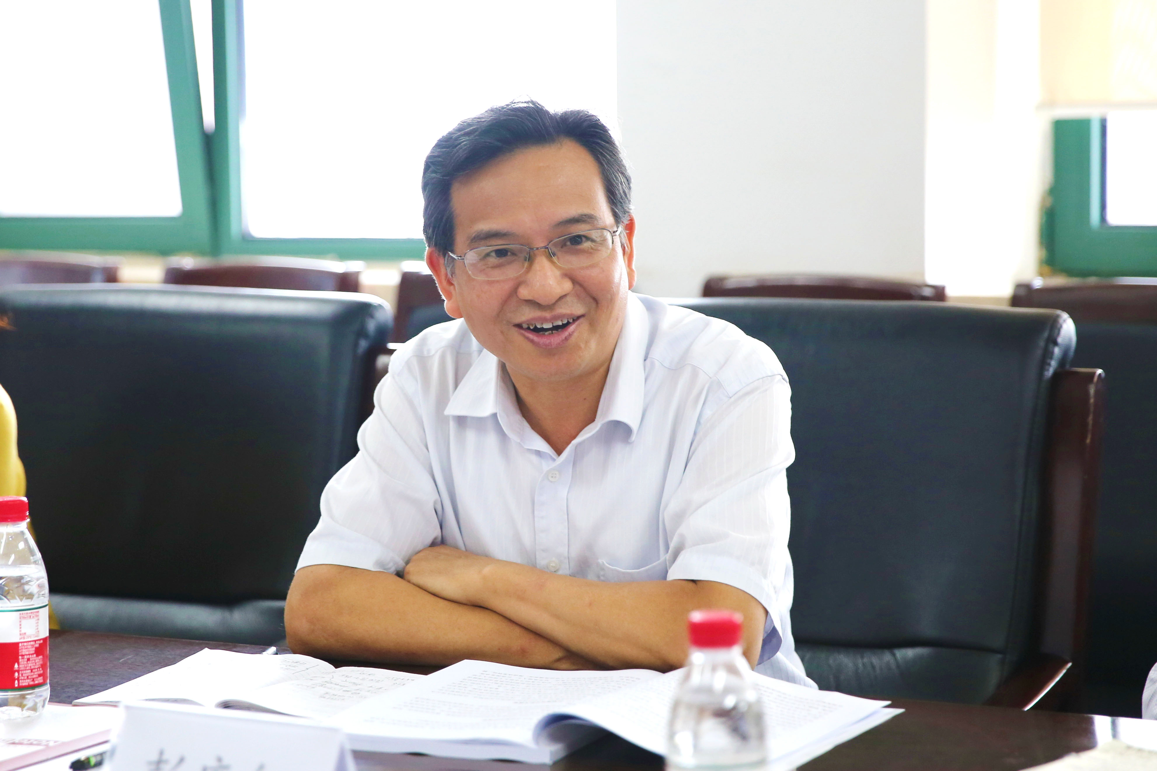 北京科技大学马克思主义学院院长彭庆红教授提问并发言